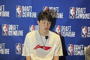 媒体人周鹏：杨瀚森的14站球队试训圆满结束 正式出发前往纽约